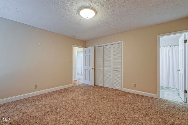 Building Photo - 4610 Linden Rd