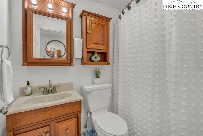 Building Photo - 303 Sugar Top Dr