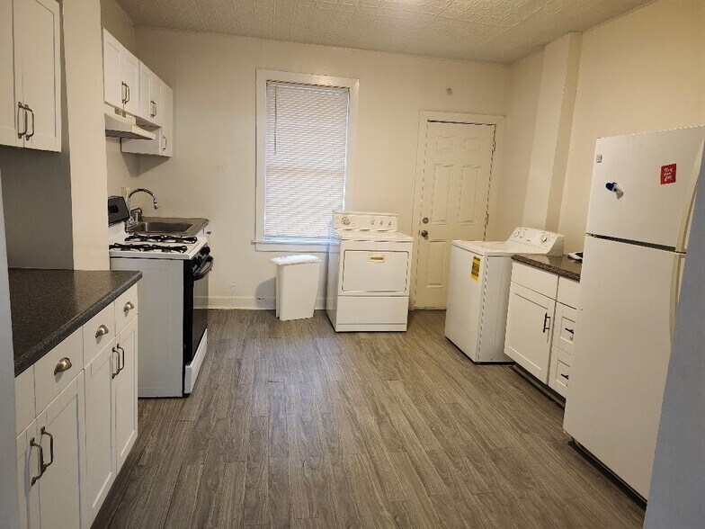 Building Photo - 2134 E Oliver St