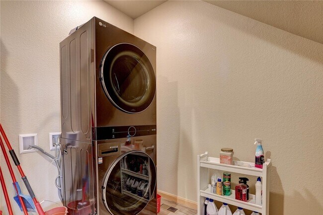 Building Photo - 136 Gail Ln