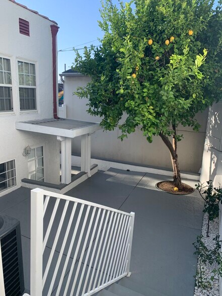 Building Photo - 729 Glenmore Blvd