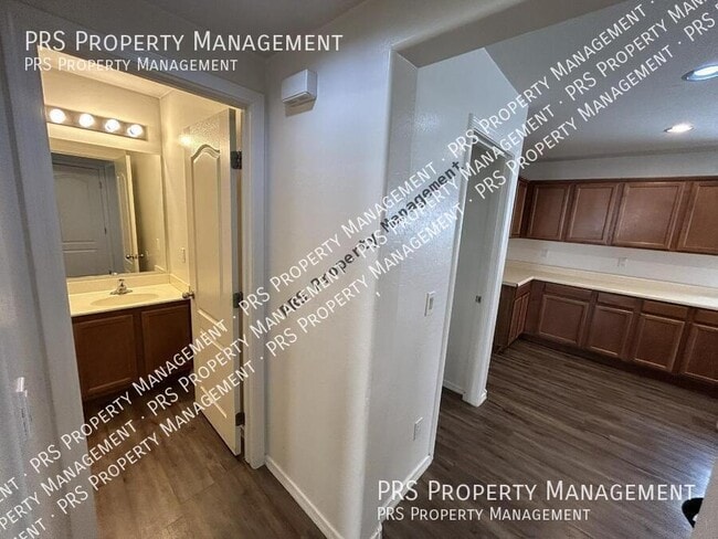 Building Photo - 45563 W Starlight Dr