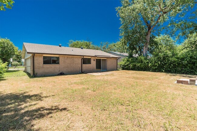 Building Photo - 502 Campfire Dr