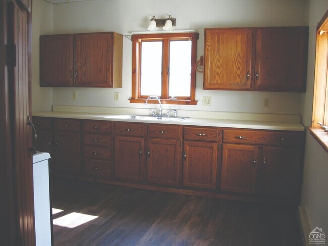 Building Photo - 17 Elm St