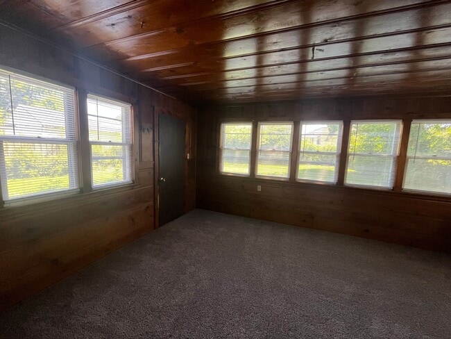 Building Photo - Sit Back, Relax. Your New home Awaits.