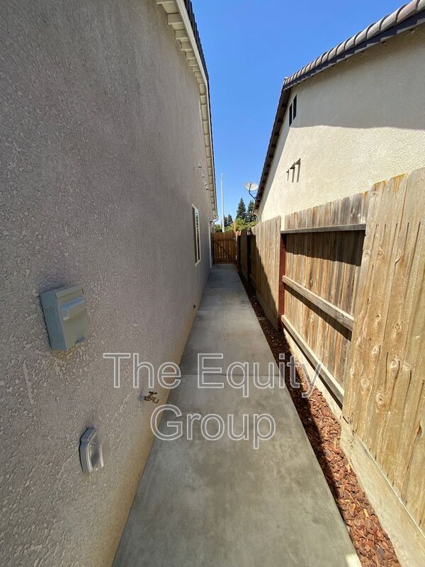 Building Photo - 1129 E Harter Dr