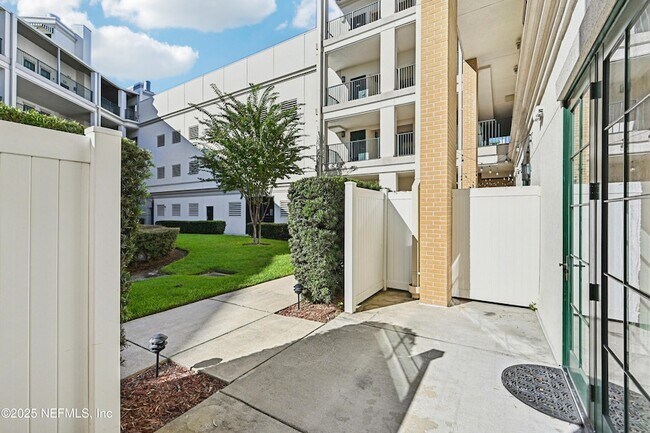 Building Photo - 1661 Riverside Ave