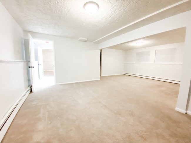 Building Photo - 5033 Pineridge Ave
