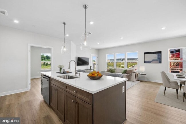 Building Photo - 1611 POTOMAC SHORES Pky