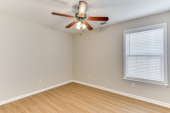 Building Photo - 4116 Chastain Dr