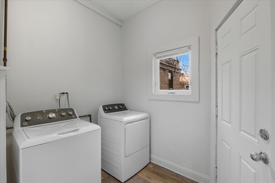 Building Photo - 3818 W Irving Park Rd