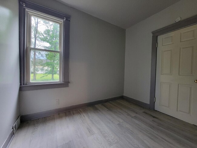 Building Photo - 6215 Carpenter Ave