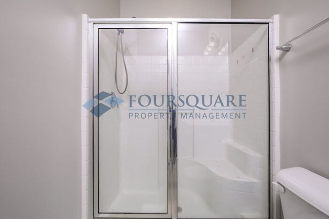 Building Photo - Conveniently Located Townhome With 3 Beds and 2.5 Baths