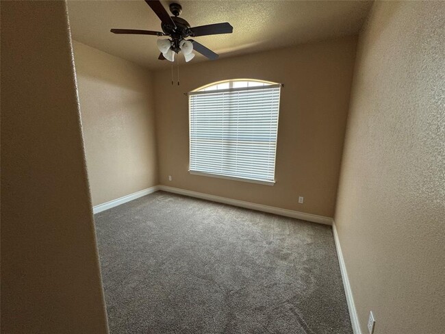 Building Photo - 141 Oak Stone Dr
