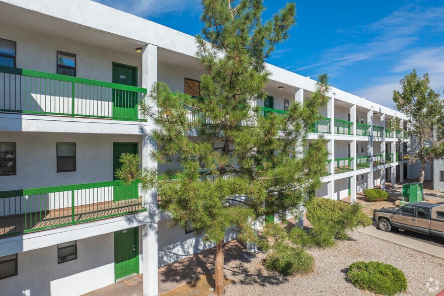Primary Photo - Evergreen Apartments