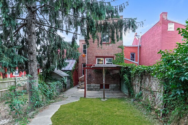 Building Photo - Charming and Spacious House Available Now