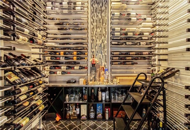 Building Photo - 708 Kiwi Ave