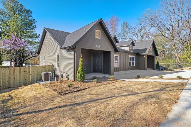 Building Photo - Brand New Duplex in Fayetteville!