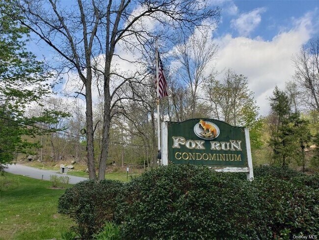 Building Photo - 417 Fox Run Ln