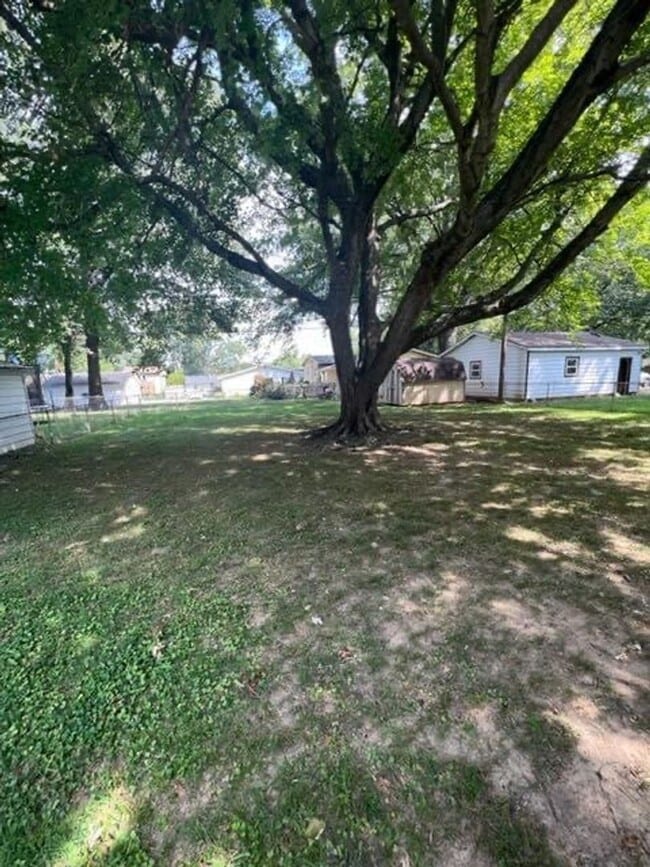 Building Photo - 1718 Sweetser Ave