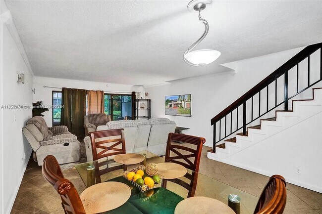 Building Photo - 6483 Racquet Club Dr