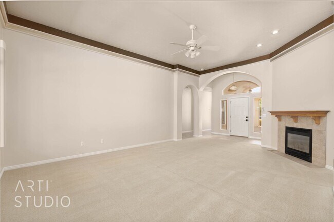 Building Photo - Stunning 3-Bedroom Home with Private Backy...