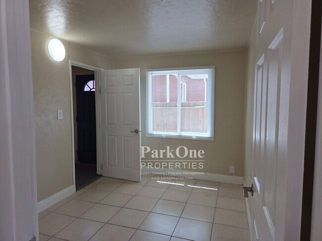Building Photo - 919 Carpino Ave