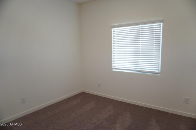 Building Photo - 627 N Crowned Dove Trail