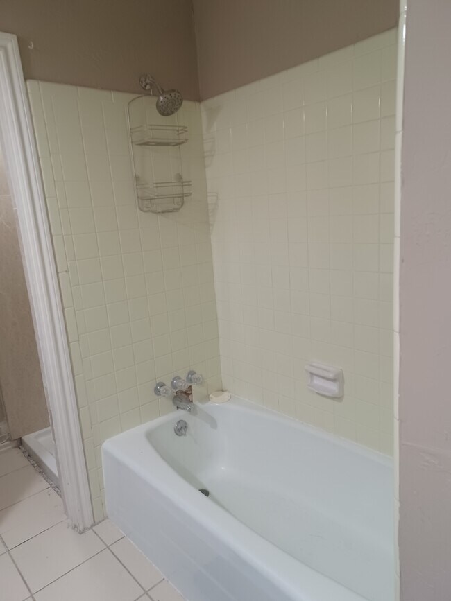 Building Photo - 3439 Racquet Club Dr