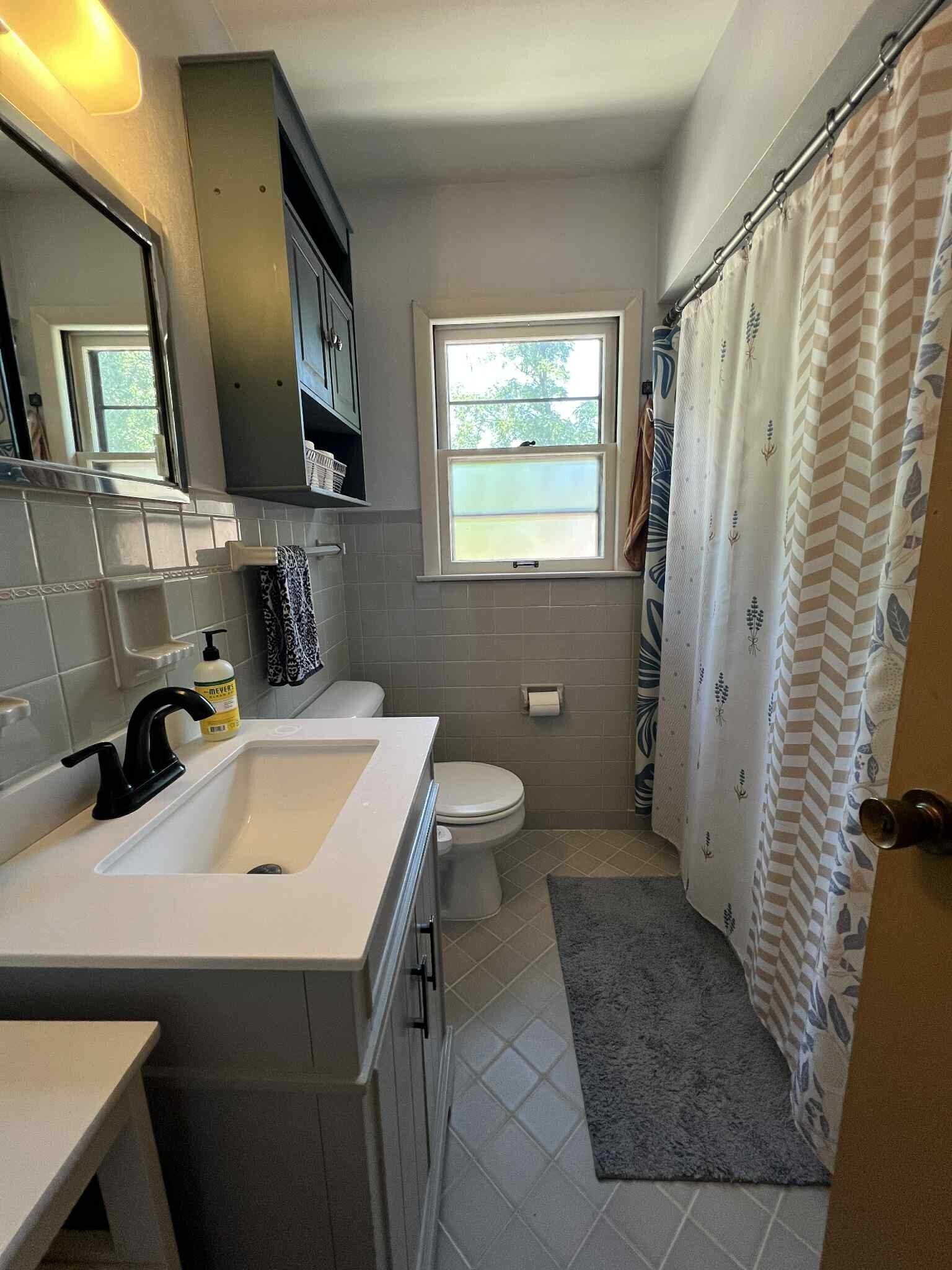 Bathroom - 1041 S 96th St
