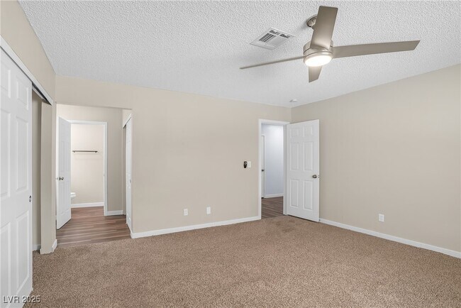 Building Photo - 727 Barrie Ct
