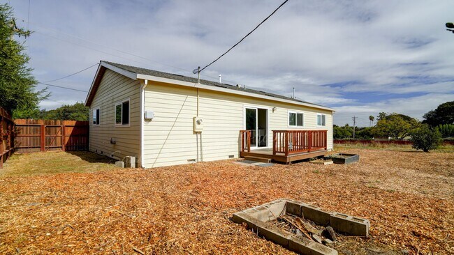 Building Photo - 382 Ely Rd N