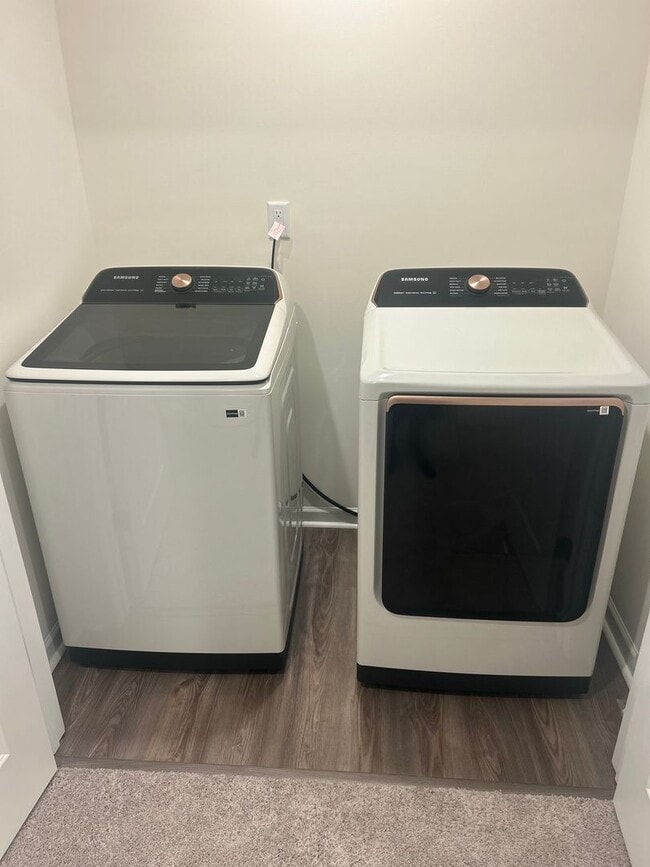 Building Photo - Brand New townhome in the heart of Newton!