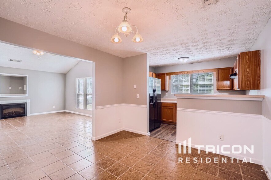Building Photo - 1476 Steam Engine Way NE