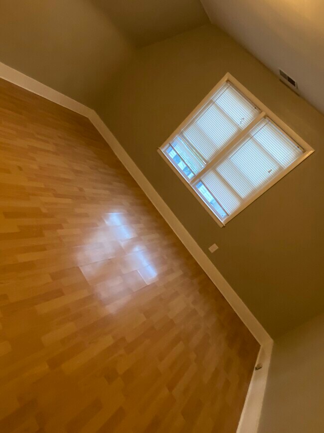 Building Photo - 929 E Clarke St