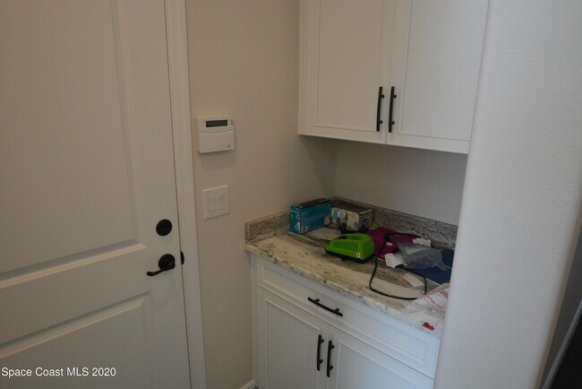 Building Photo - 7594 Poulicny Ln