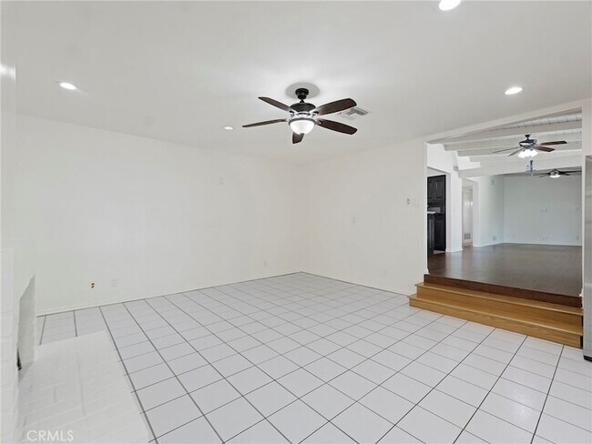 Building Photo - 10918 Reseda Blvd