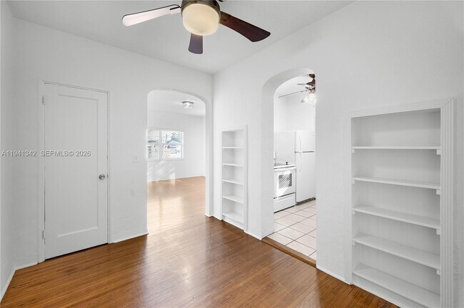 Building Photo - 520 SW 6th St