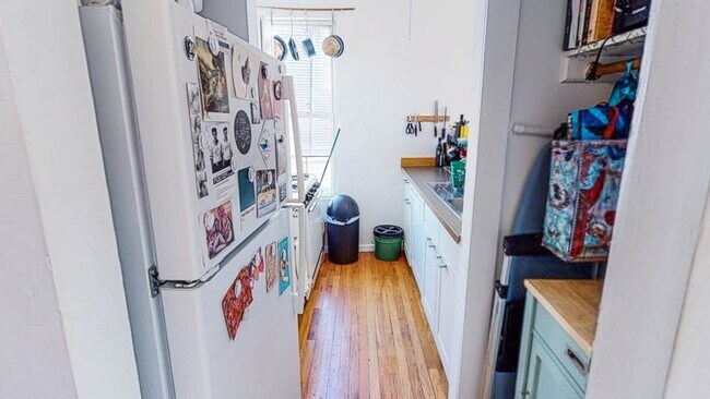 Building Photo - Stunning 1BR in Historic East Rock Building | Exposed Brick | Near Yale SOM