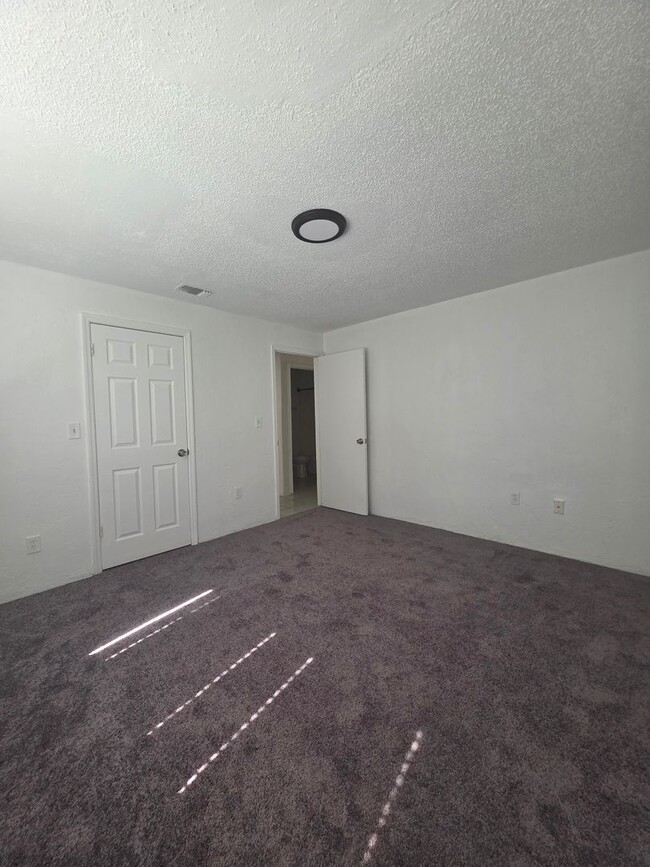 Building Photo - 2 Bedroom 2 Bath Apartment Home ** LIMITED...
