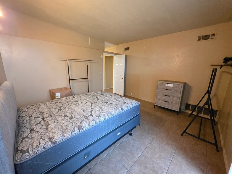 Building Photo - 1312 Toyon Plz