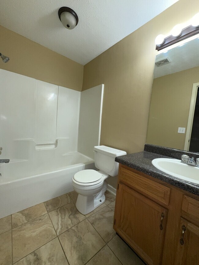 Building Photo - 1905 Christine Dr