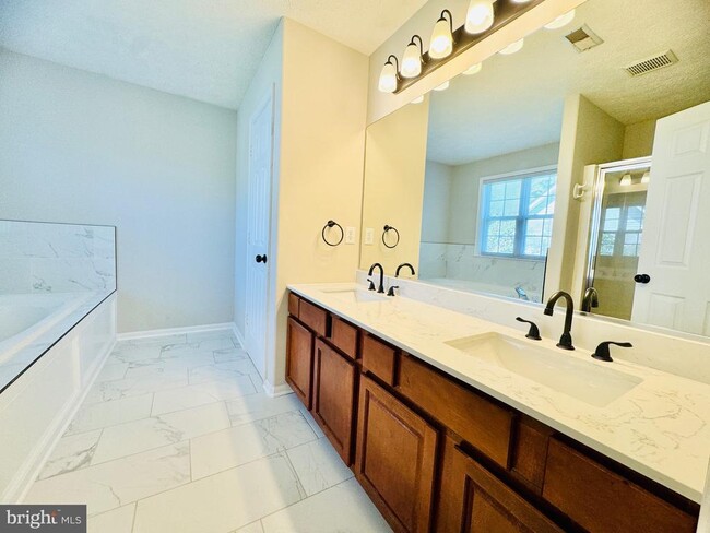 Building Photo - 52 Lightfoot Dr