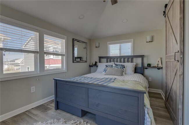 Building Photo - 20 Lane 2