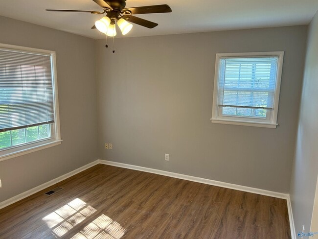 Building Photo - 9802 Dolphin Dr