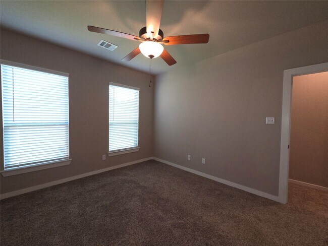Building Photo - 9740 Grosbeak Ln