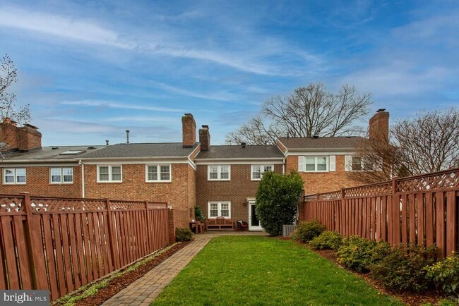 Building Photo - 6063 Hardwick Pl