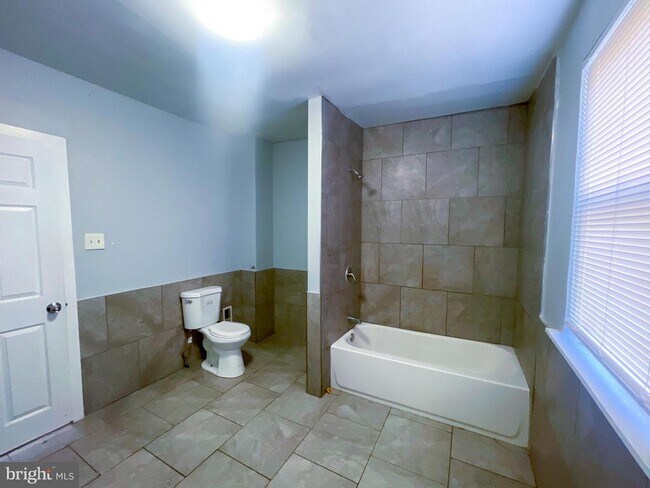 Building Photo - 2113 Mountain St