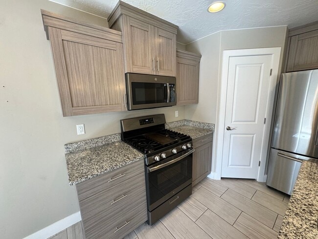 Building Photo - Desert Hills Townhome