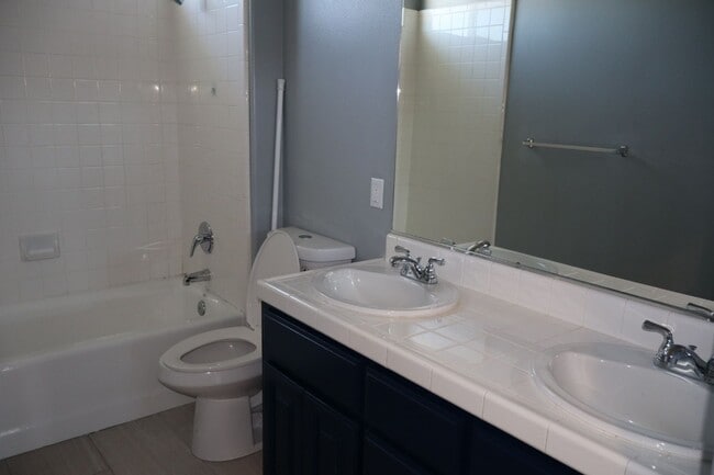 Building Photo - Spacious 5 Bedroom 3 Bath home in Harden Ranch